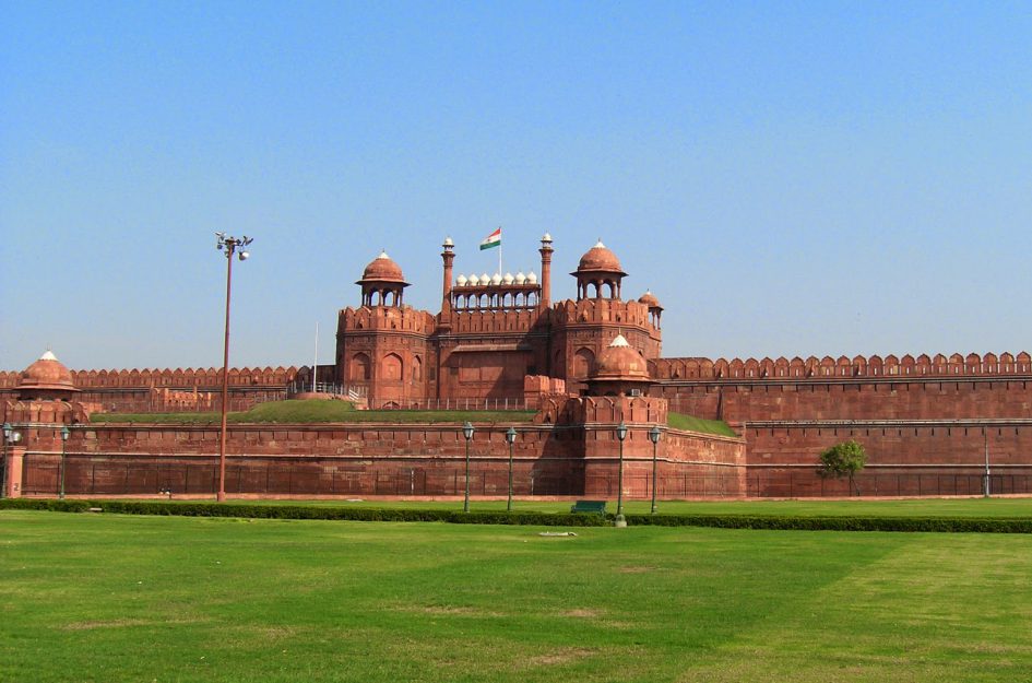 tourist places in delhi near metro