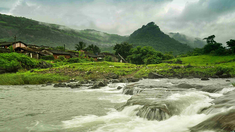 places to visit near mumbai within 300 kms