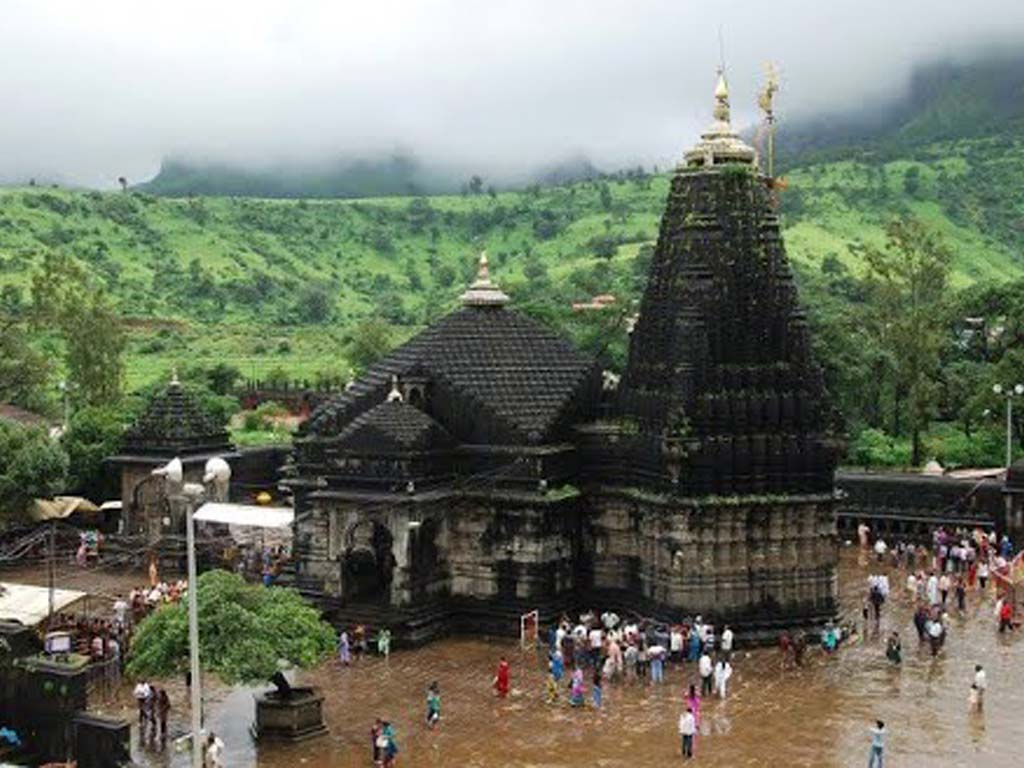 tourist places near nashik railway station